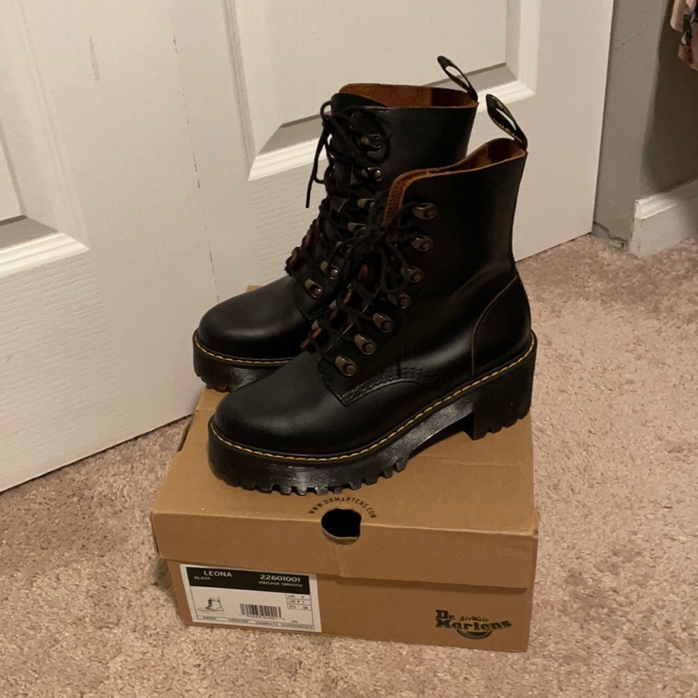 Dr martens Leona Vintage Smooth combat boots